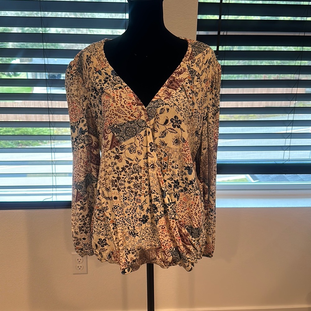 New with tags—Women’s long sleeve v-neck blouse